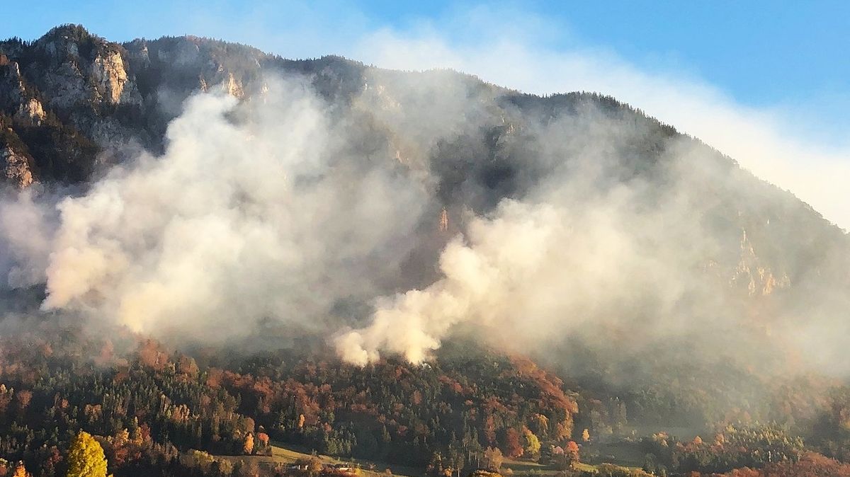 V Dolním Rakousku hoří lesy, už týden se nedaří plameny uhasit